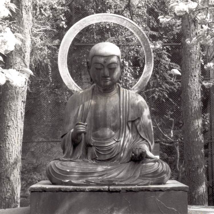 Japanese bronze Buddha with aureole round the head